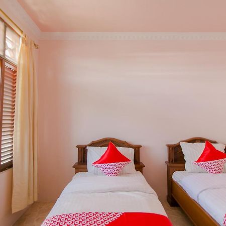 Oyo 2858 Vafa Guesthouse Cianjur Zewnętrze zdjęcie