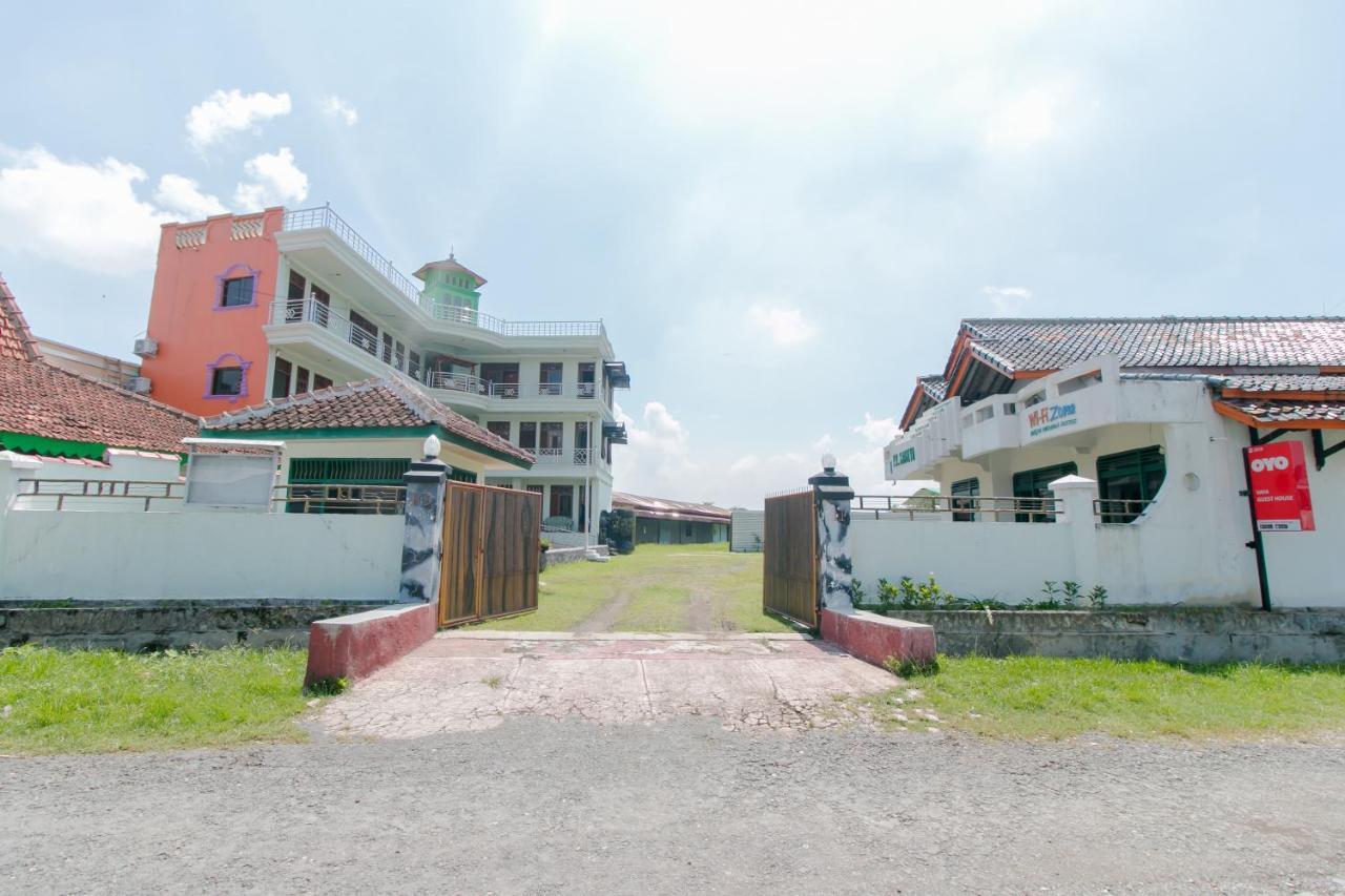 Oyo 2858 Vafa Guesthouse Cianjur Zewnętrze zdjęcie