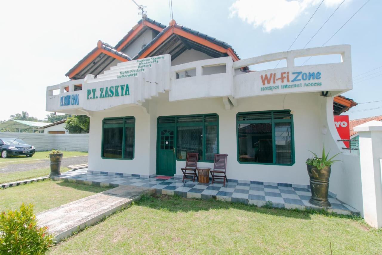 Oyo 2858 Vafa Guesthouse Cianjur Zewnętrze zdjęcie