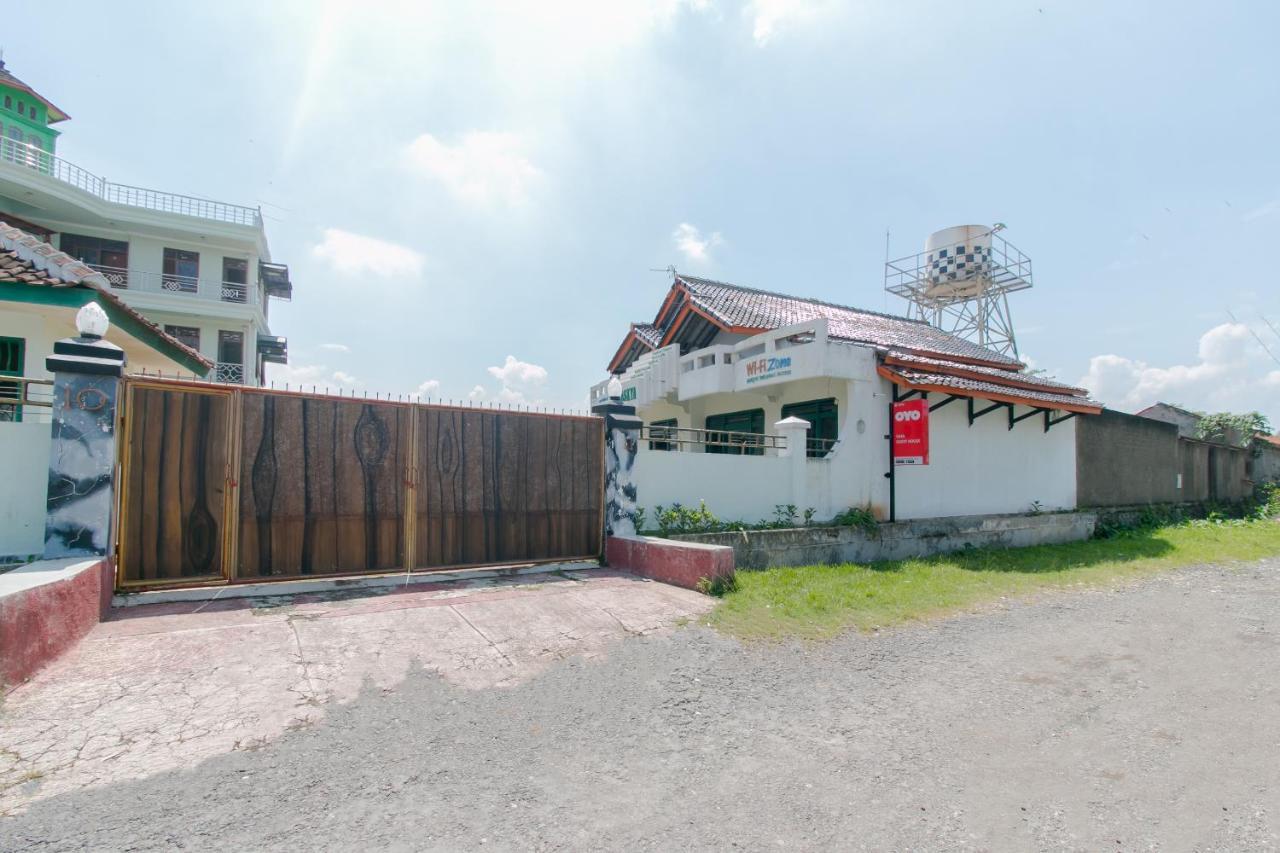 Oyo 2858 Vafa Guesthouse Cianjur Zewnętrze zdjęcie