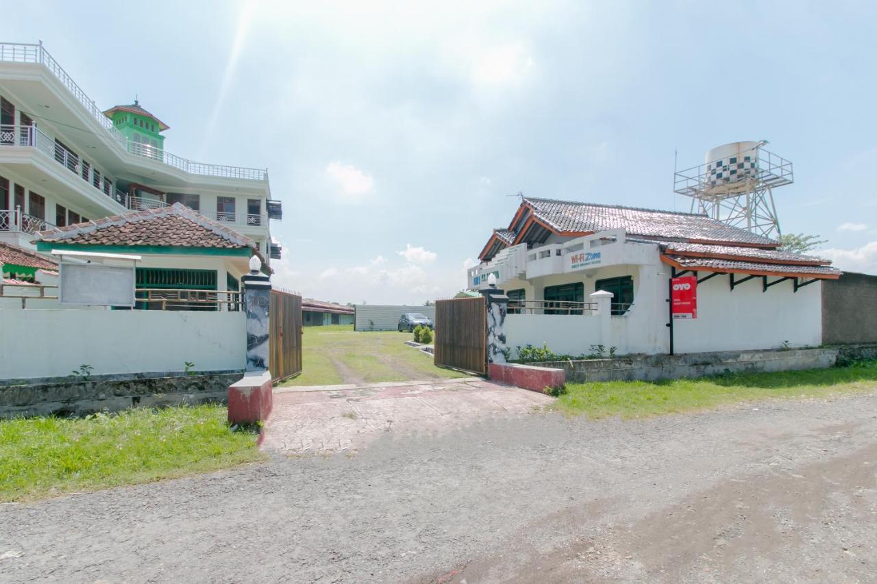 Oyo 2858 Vafa Guesthouse Cianjur Zewnętrze zdjęcie