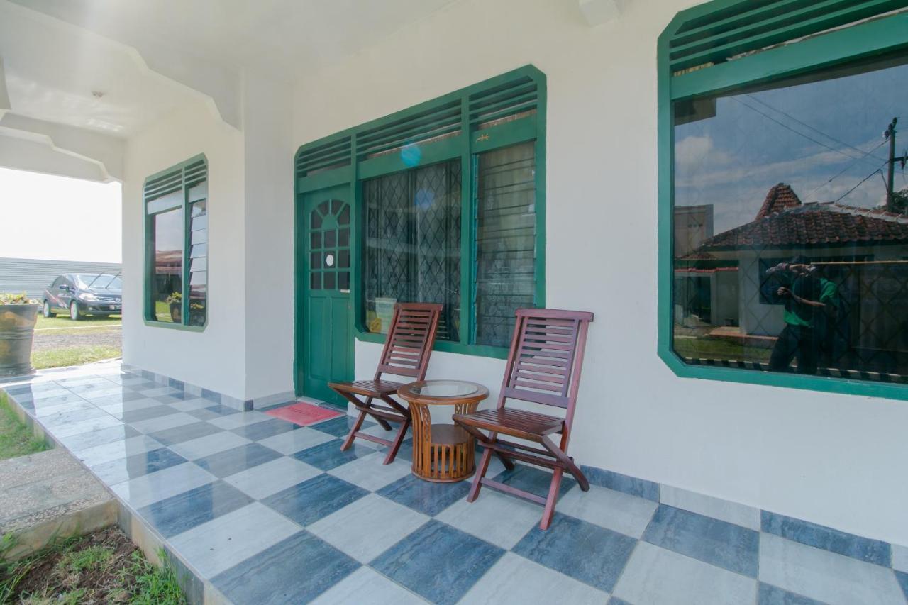 Oyo 2858 Vafa Guesthouse Cianjur Zewnętrze zdjęcie