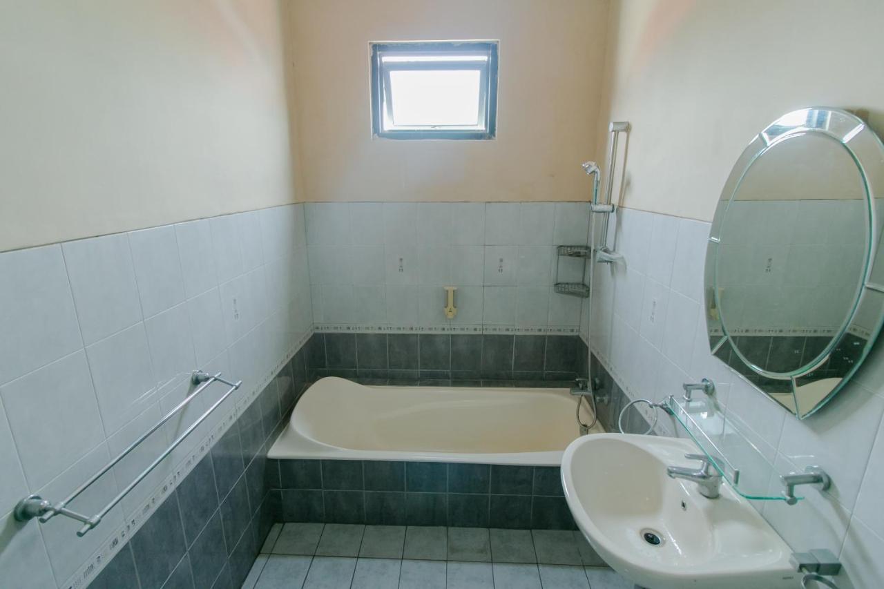 Oyo 2858 Vafa Guesthouse Cianjur Zewnętrze zdjęcie